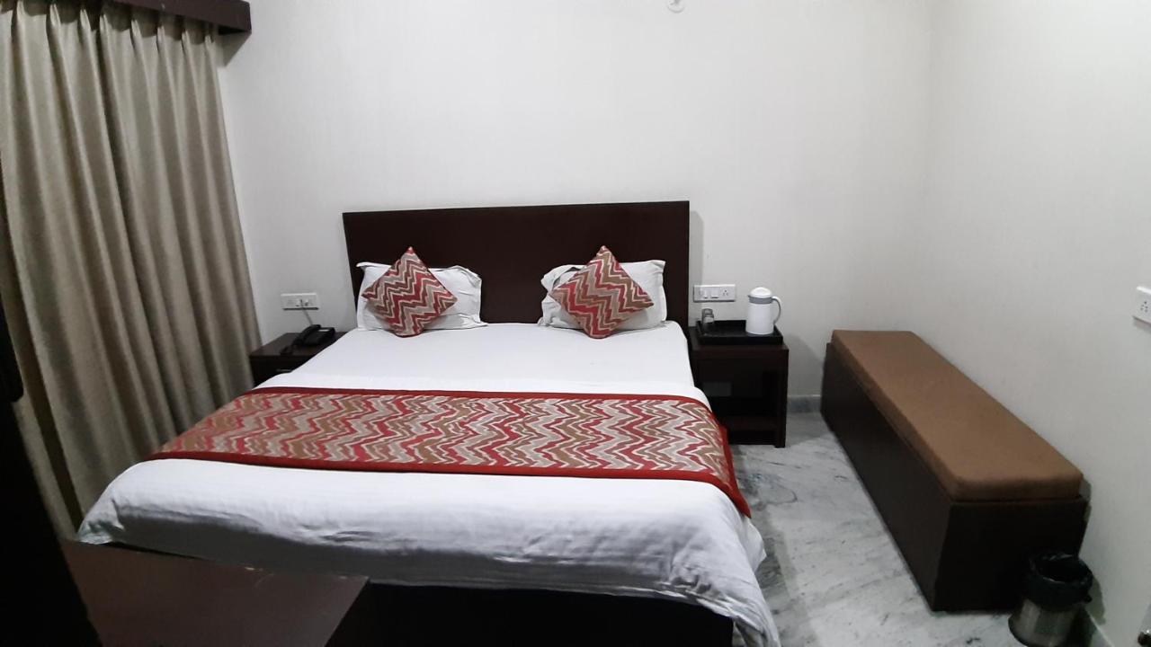 Hotel Sar Kamla Dham Skd Vrindavan Fully Vaccinated Staff Exterior photo