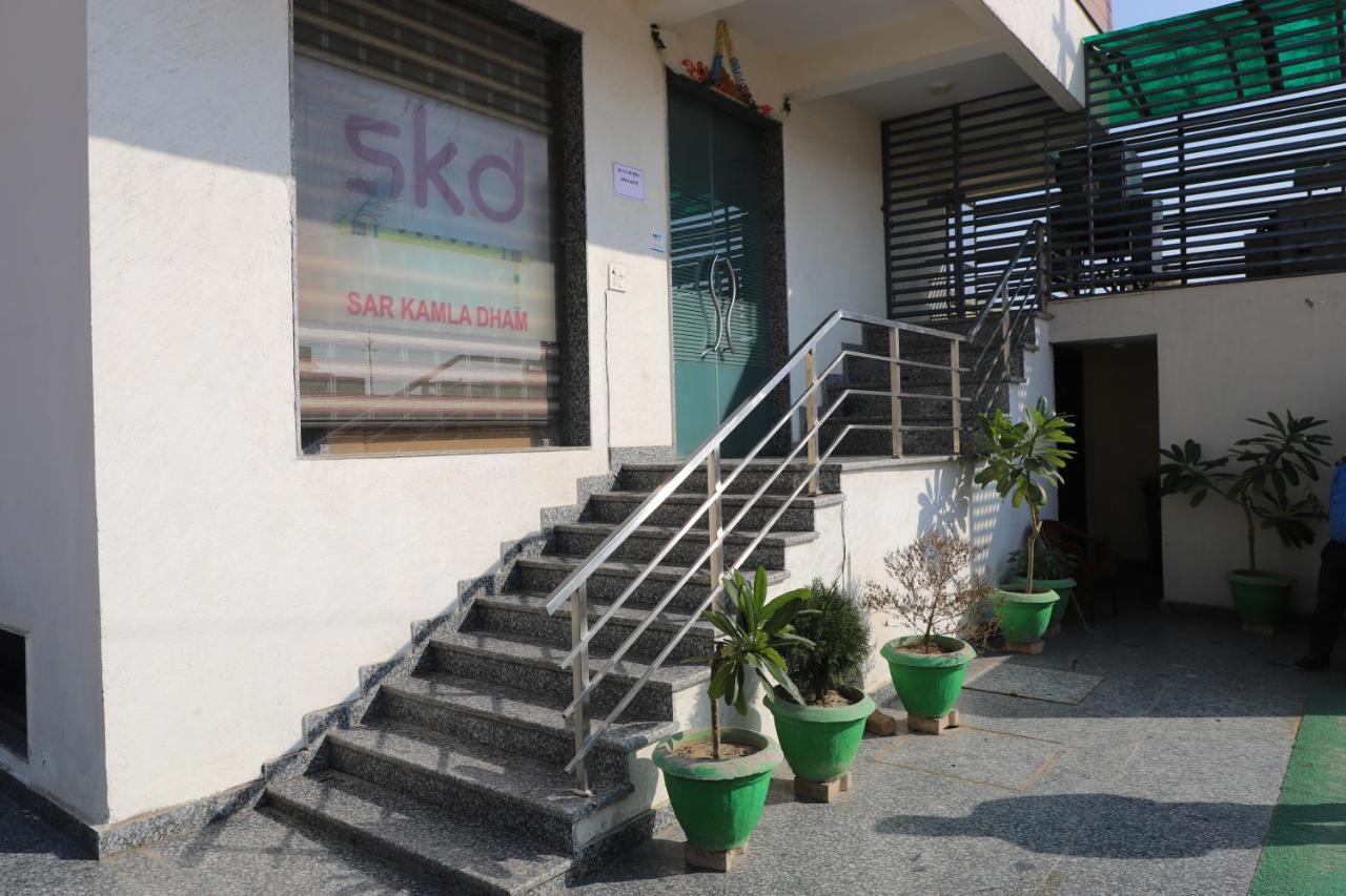 Hotel Sar Kamla Dham Skd Vrindavan Fully Vaccinated Staff Exterior photo